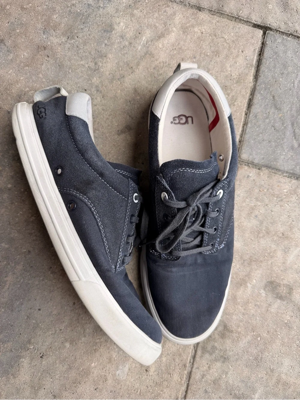 UGG men’s low